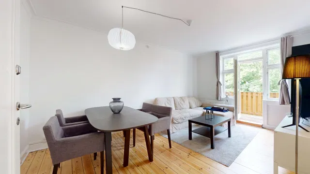 apartment Lys 3-værelses lejlighed med stor altan, Søborg