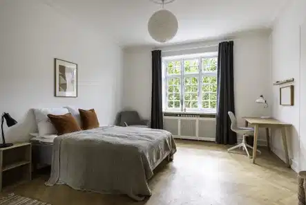 room 4-bedroom apartment in Østerbro with private balcony