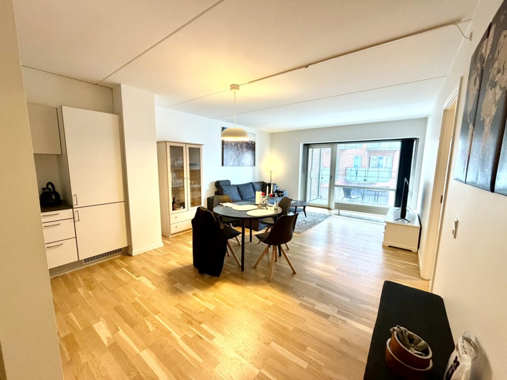 apartment Lys 2-værelses lejlighed med stor altan og tagterrasse