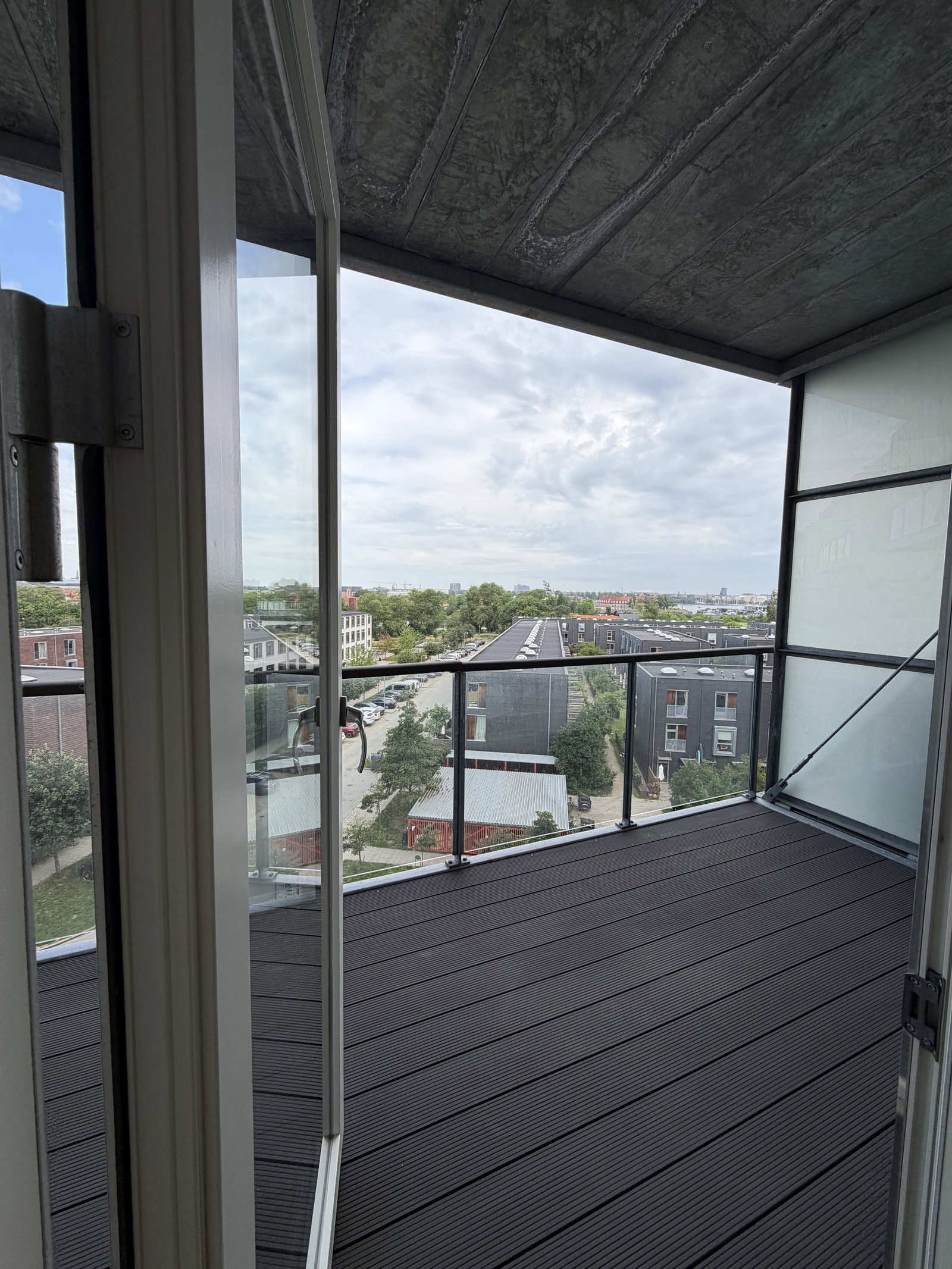 apartment Bright 5-room apartment on the 6th floor with balcony