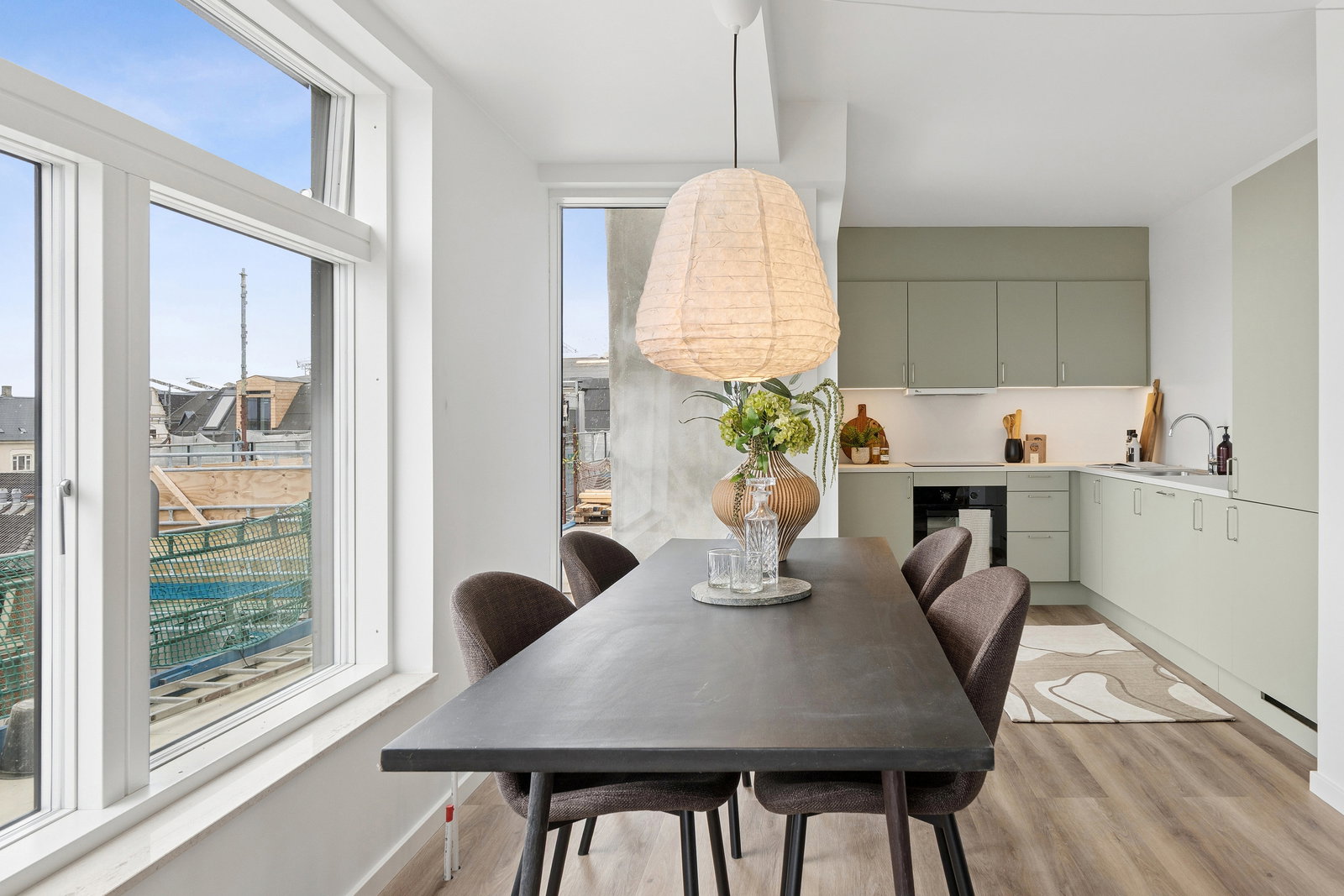 apartment Lys 2-4 værelses lejlighed med privat tagterrasse