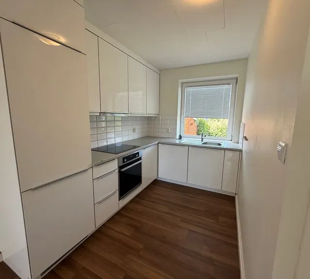 apartment 3-værelses lejlighed med adgang til vestvendt have