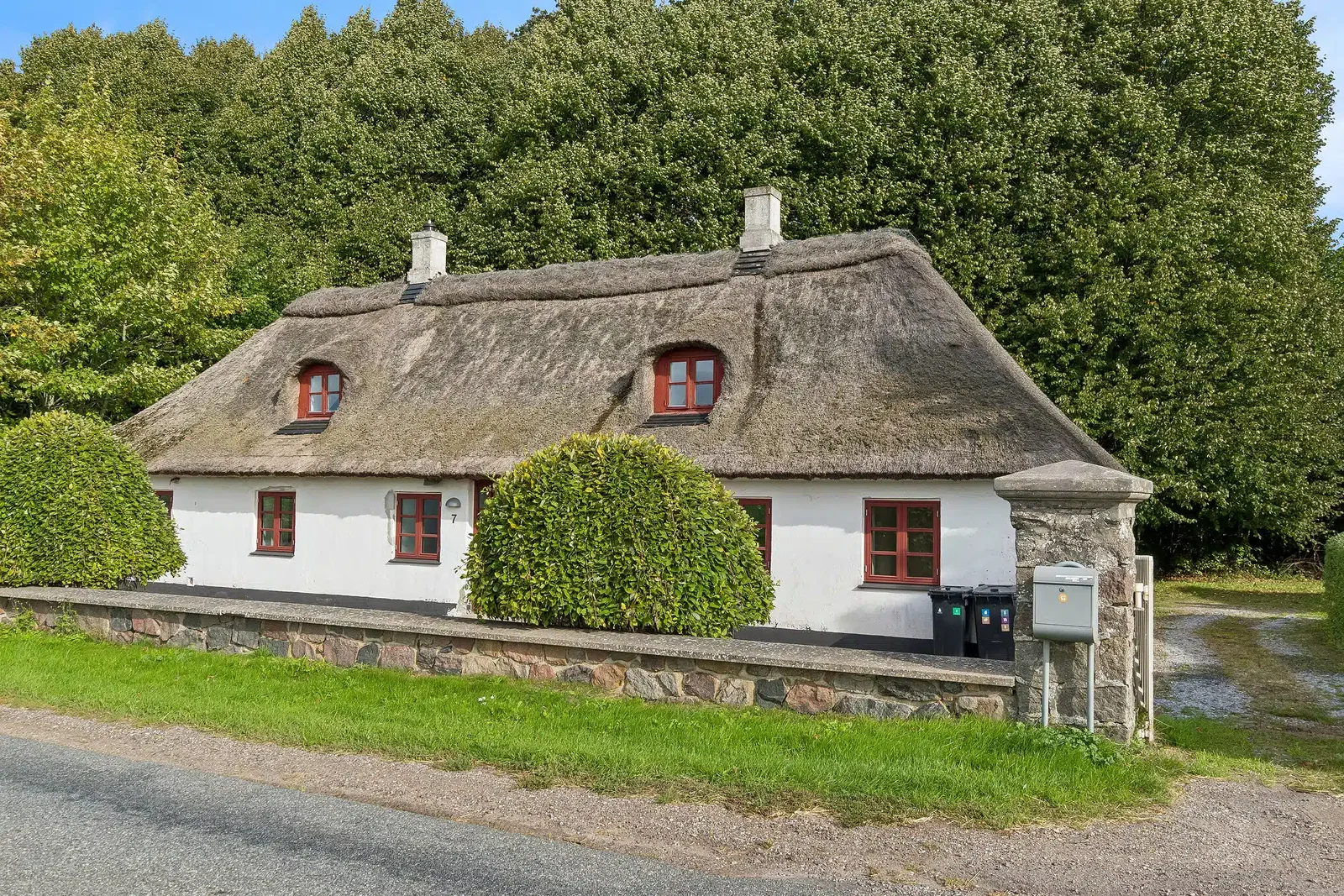 house Charmerende landsted med stråtag nær Slagelse