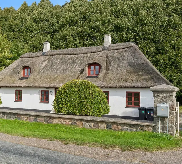 house Charmerende landsted med stråtag nær Slagelse