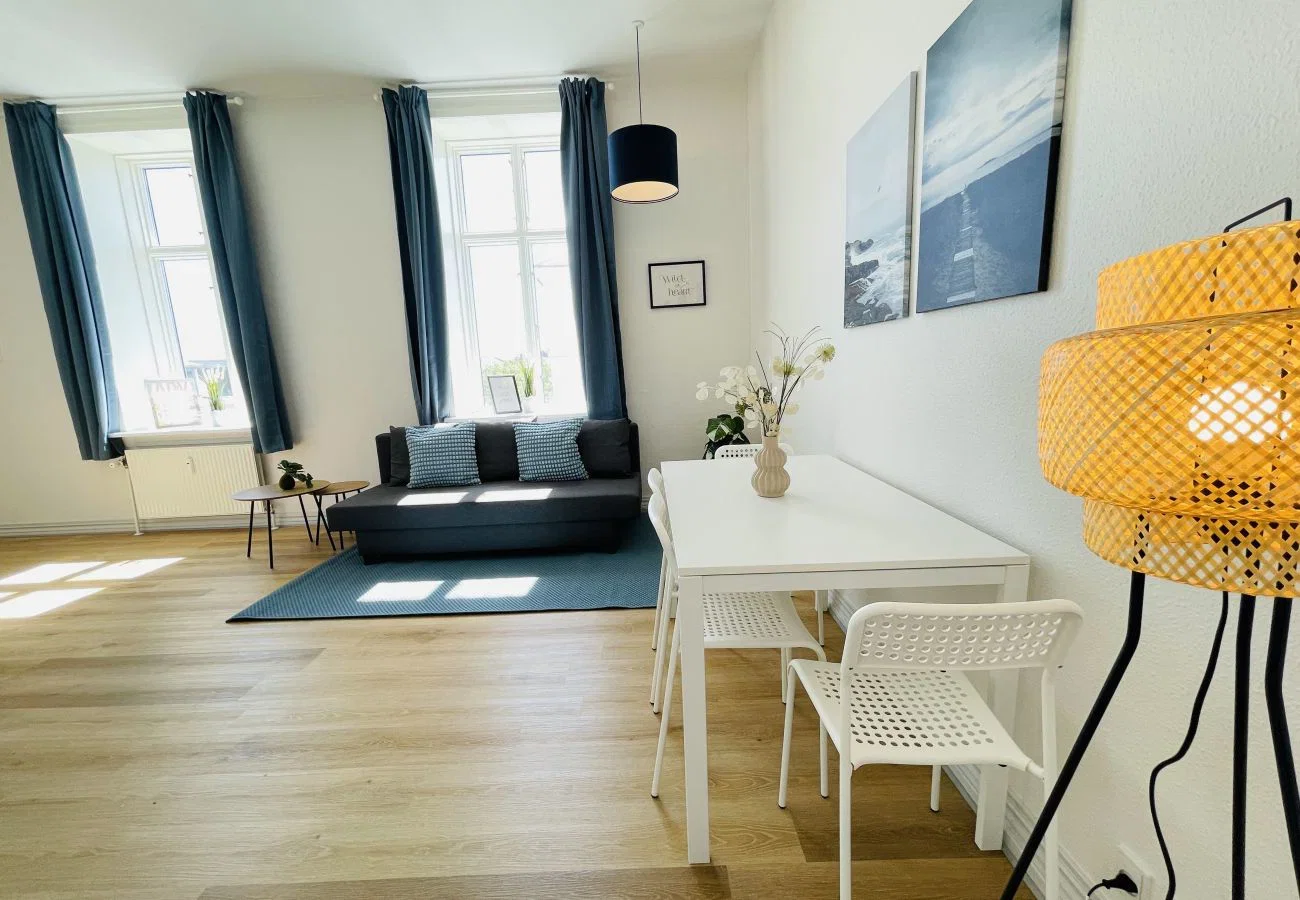 apartment Lys og møbleret 2-værelses på 69 m2 midt i bylivet, med elevator. Kan lejes møbleret