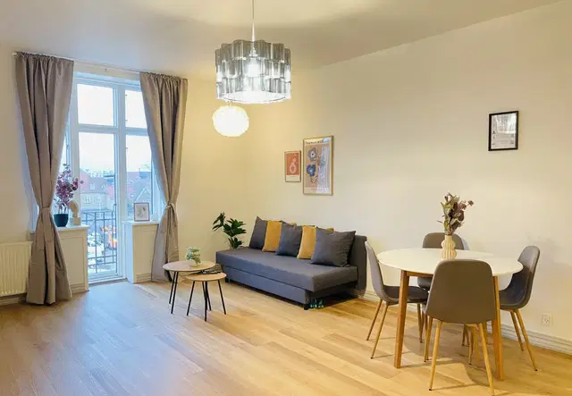 apartment 2-værelses på 69 m2 med elevator, fransk altan og husdyr tilladt - Kan lejes møbleret