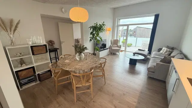 apartment Lys 3-værelses med stor altan i naturskønt område
