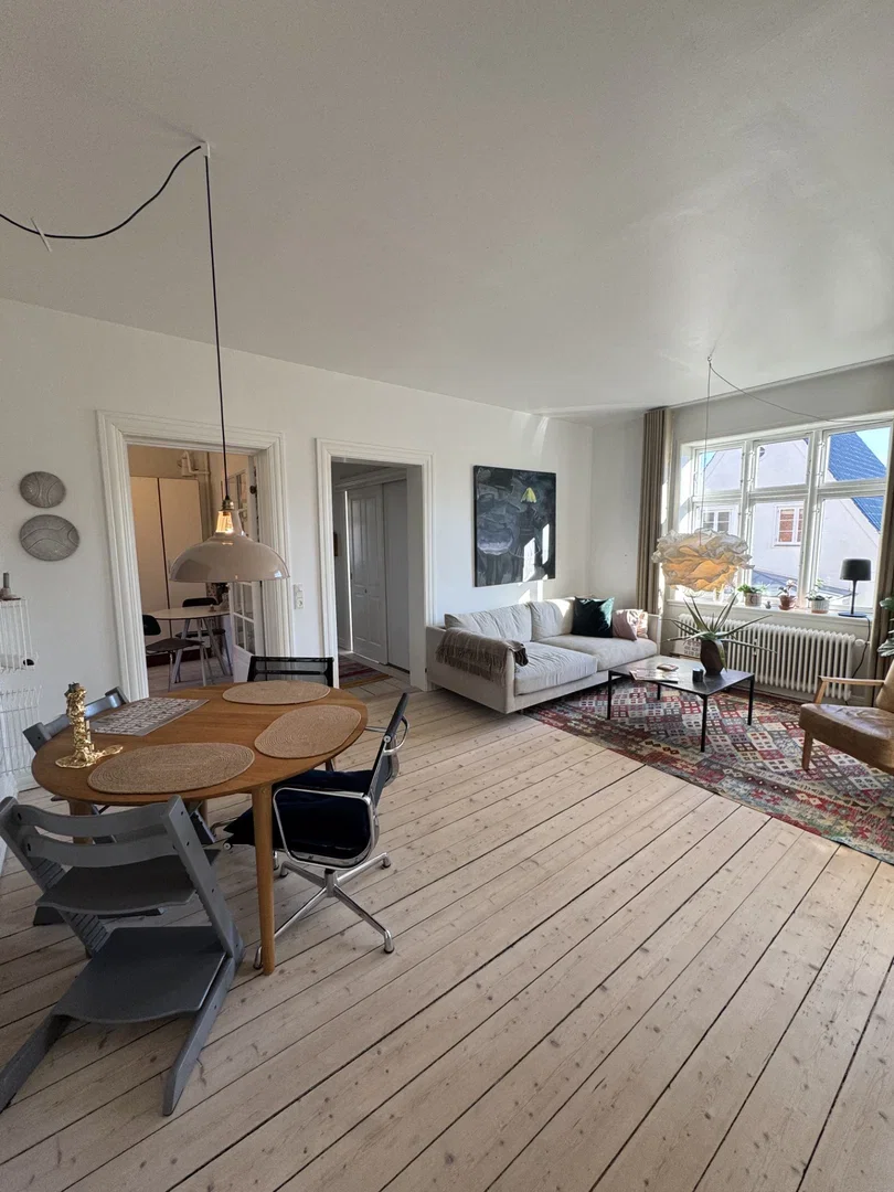 house Lys og rummelig lejlighed på 104 m² i Aalborg Vestby