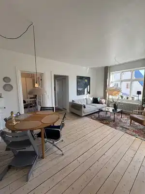 house Lys og rummelig lejlighed på 104 m² i Aalborg Vestby