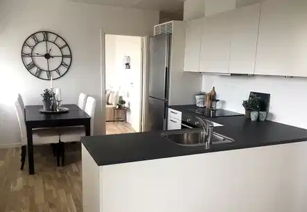 apartment Lys 3-værelses lejlighed på 5. sal med altan