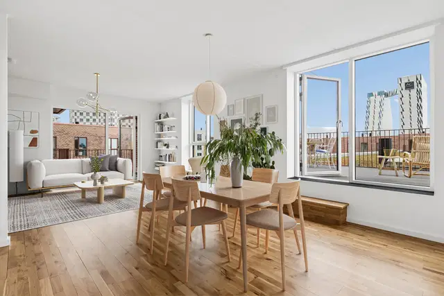 apartment Lys 3-værelses lejlighed med altan i København S
