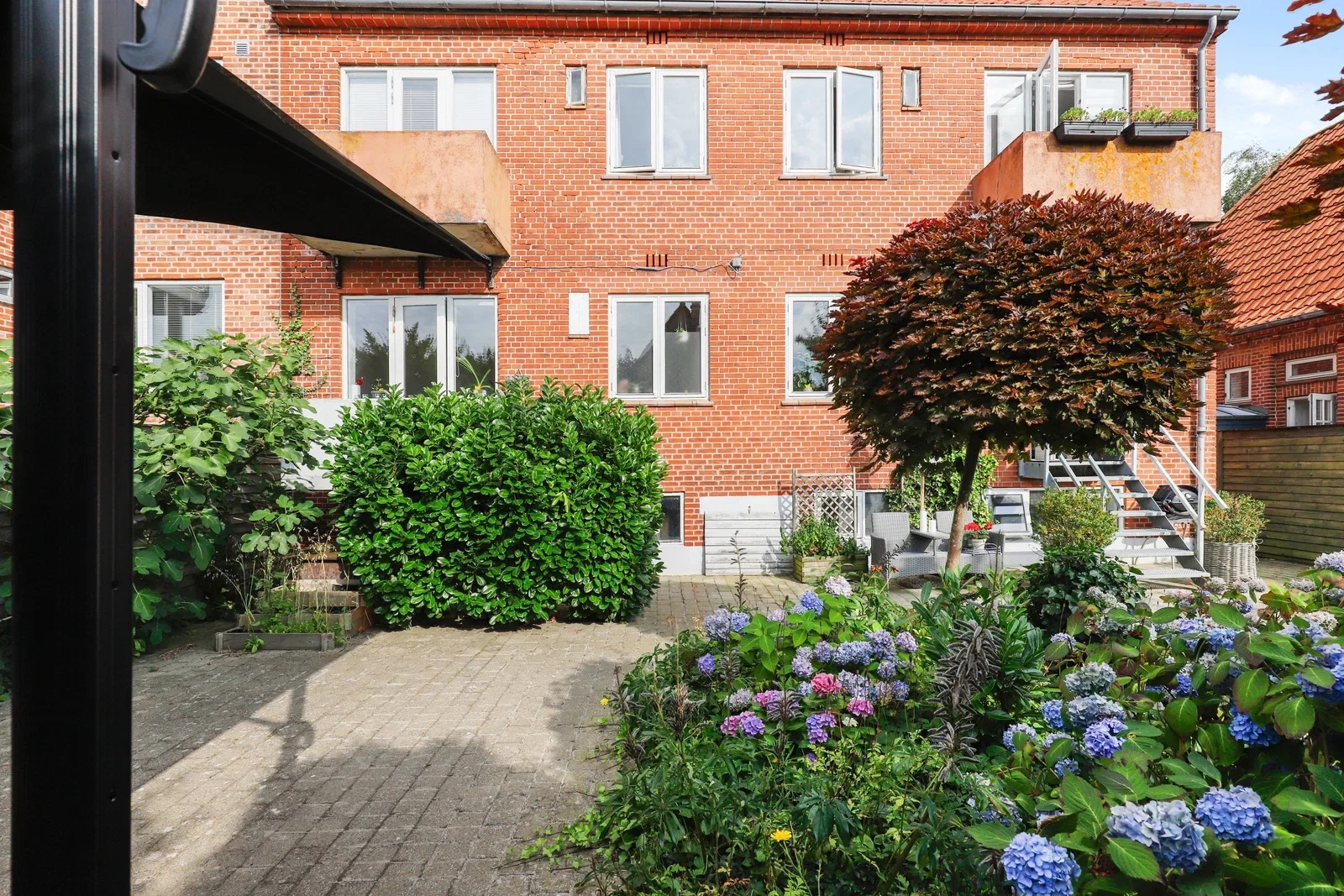 apartment Rummelig 3-værelses i stueplan med terrasse, altan og stor have i roligt kvarter