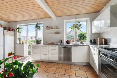 Spacious 3-room ground-floor apartment with terrace, balcony and large garden in a quiet neighborhood - Jyllandsgade, Esbjerg - 2