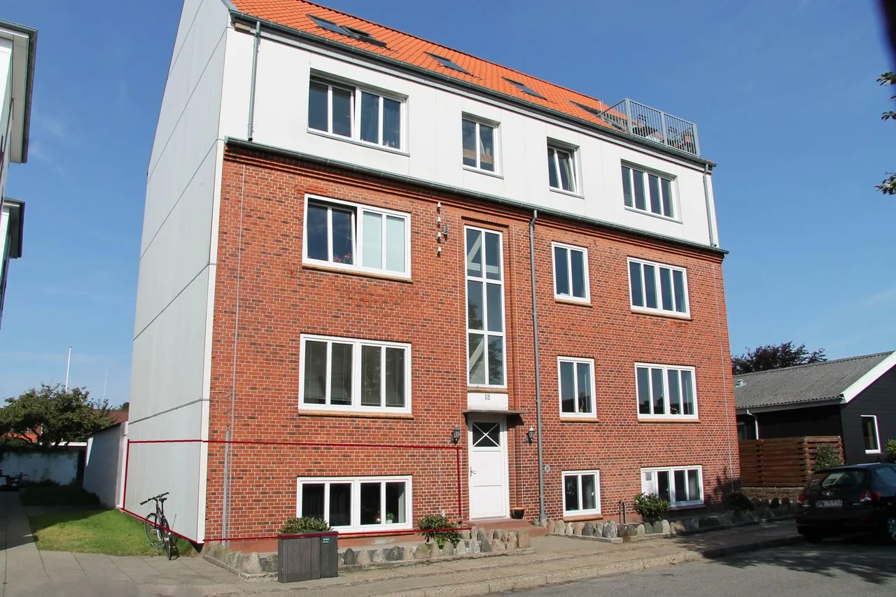 apartment Bright 2-room basement apartment of 60 m²