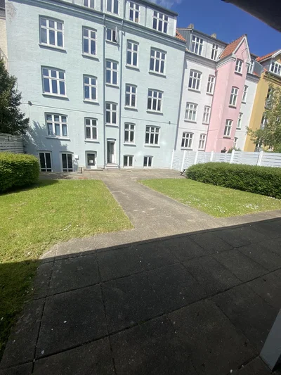 Bright two-room apartment of 71 m2 in a classic building with a modern kitchen and a green courtyard - Dalgasgade, Aalborg - 4