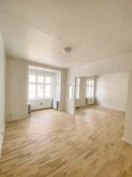 apartment Bright two-room apartment of 71 m2 in a classic building with a modern kitchen and a green courtyard