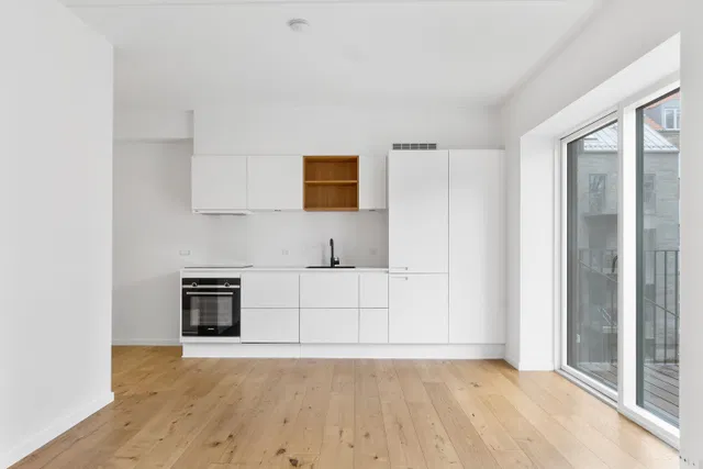 apartment Stor 2-værelses lejlighed med altan og central beliggenhed
