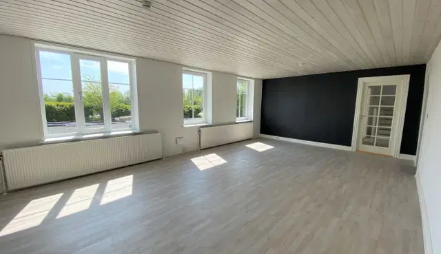 house Halv bolig i stueplan 1 km fra Hjørring