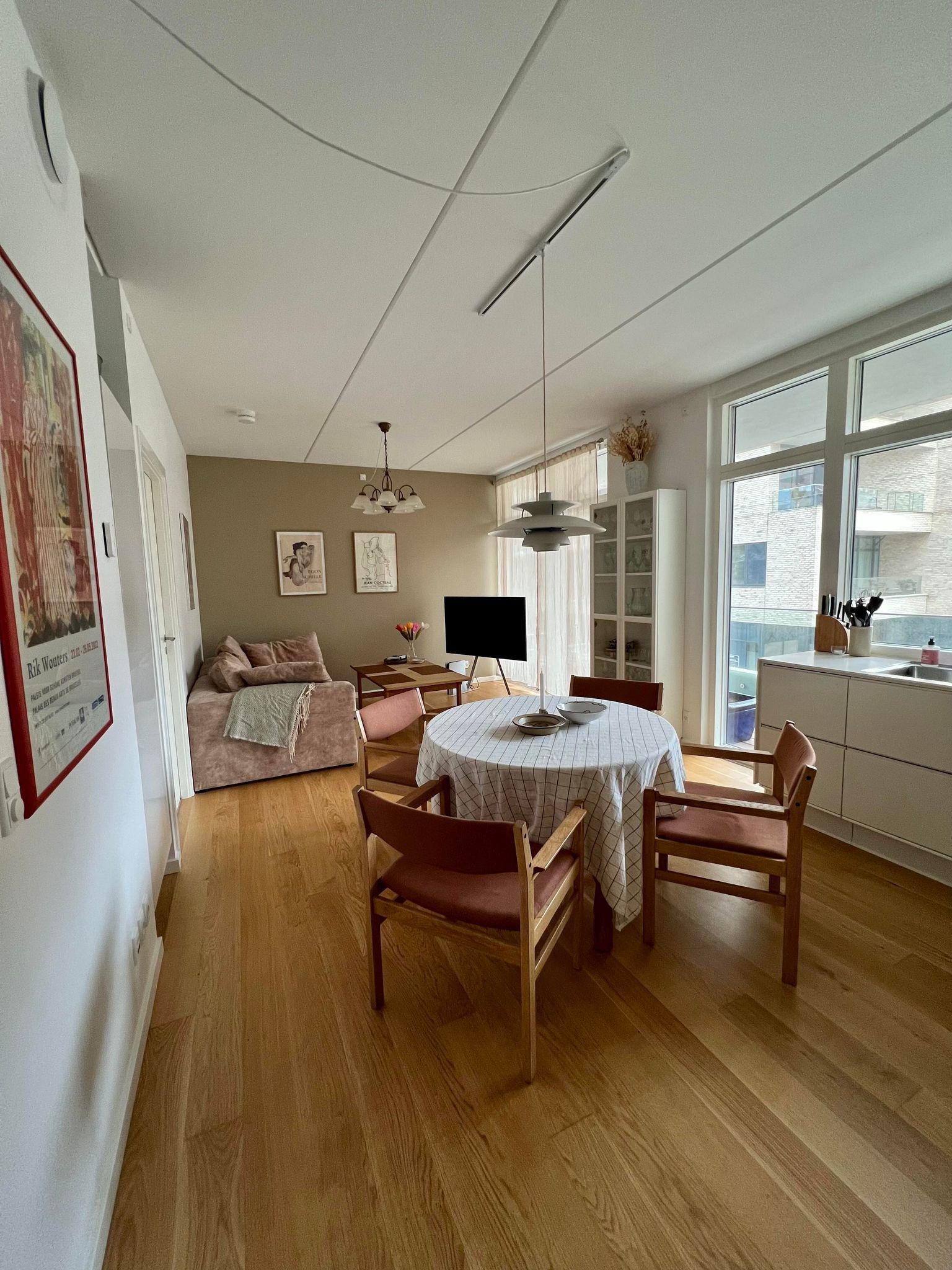 apartment Modern One-Bedroom Apartment with Large Balcony