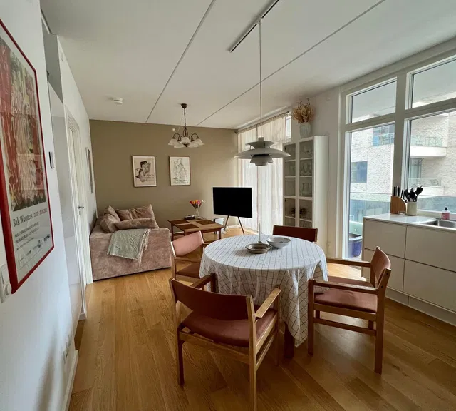 apartment Modern One-Bedroom Apartment with Large Balcony
