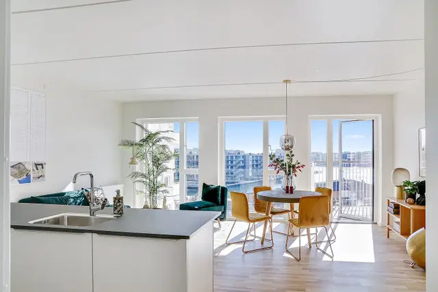 apartment 2 Bedrooms and Large Kitchen-Living Room!