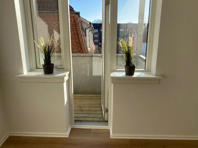 Renovated 2-Room Apartment with Balcony and Modern Amenities - Ryesgade, Aalborg - 1