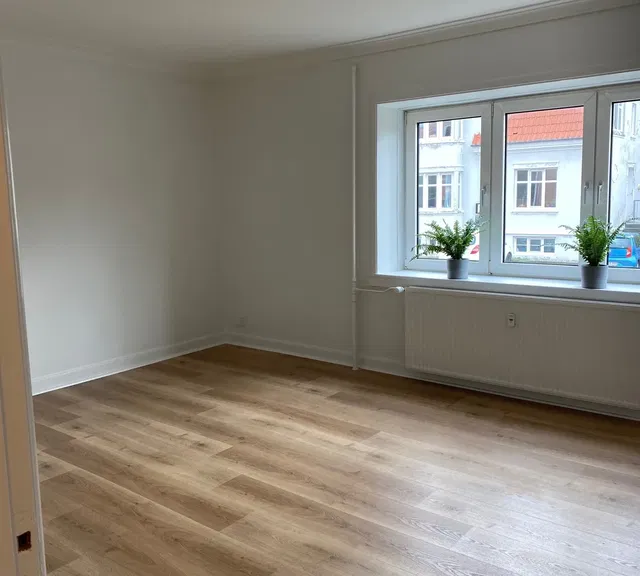 apartment Lys 2-værelses stuelejlighed med altan i Vestbyen