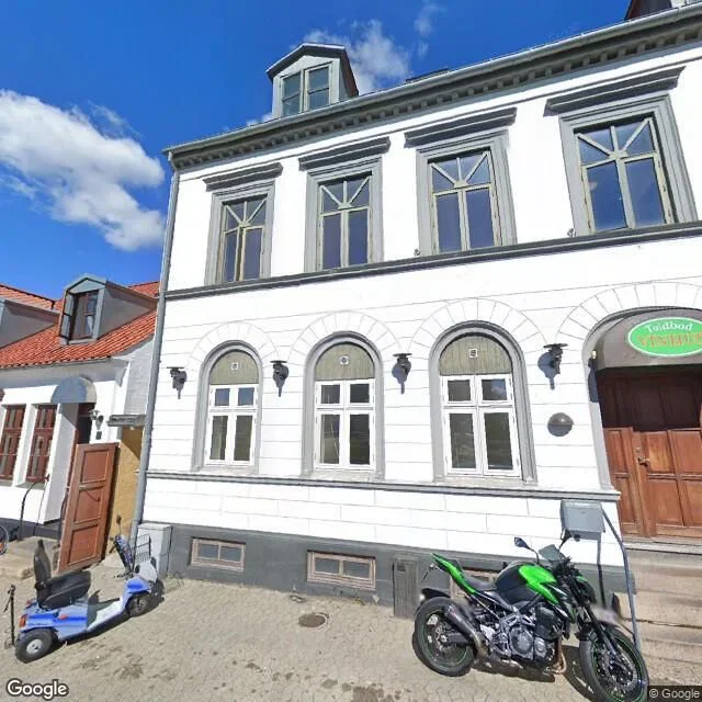 Lys 2-værelses med altan/terrasse, parkering og husdyr tilladt – 57 m2 i charmerende byejendom - Havnealle, Horsens - 1