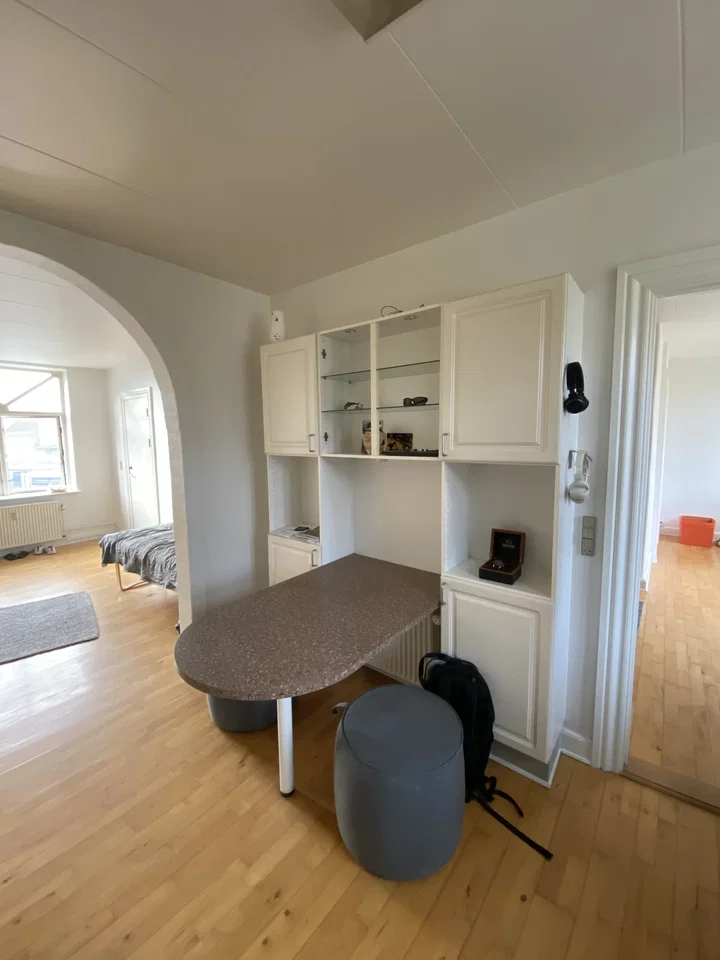 Lys 2-værelses med altan/terrasse, parkering og husdyr tilladt – 57 m2 i charmerende byejendom - Havnealle, Horsens - 2