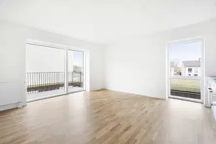apartment 4-værelses lejlighed med altan og grønne omgivelser