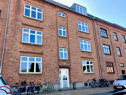 apartment Lys 3-værelses bolig med hems i Skibhuskvarteret