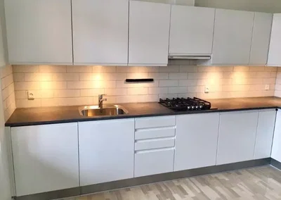 Lys 3-værelses på 90 m2 med altan, moderne spisekøkken og klassiske detaljer - Ågade, Aalborg - 1