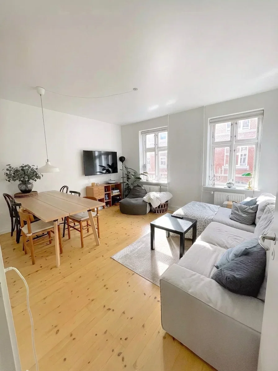 apartment Indbydende 4-værelses på 100 m2 med altan og moderne bekvemmeligheder