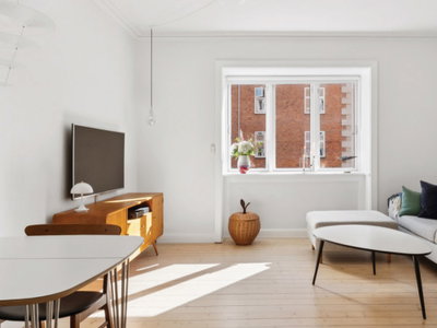 Renoveret 2-værelses lejlighed med fransk altan på Østerbro - Lange-Müllers Gade, København Ø - 1