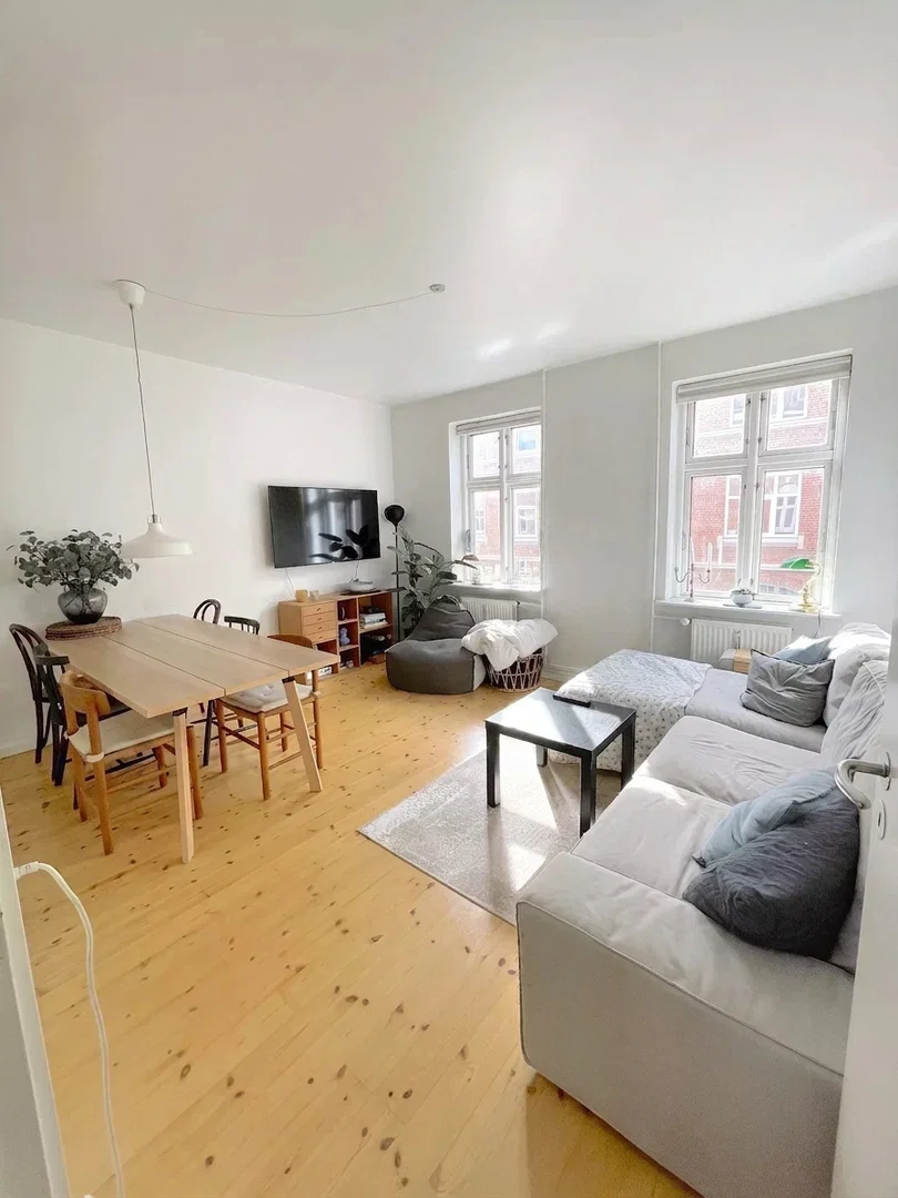 apartment Lys lejlighed på 100 m² med altan i Aalborg