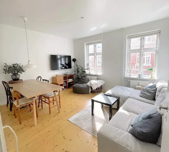 apartment Lys 4-værelses lejlighed med altan i Aalborg Vestby
