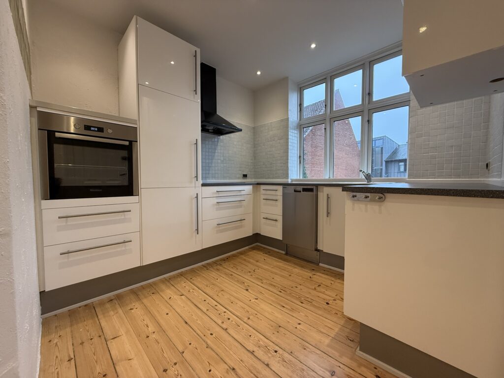 apartment Lys 3-værelses lejlighed med klassiske detaljer
