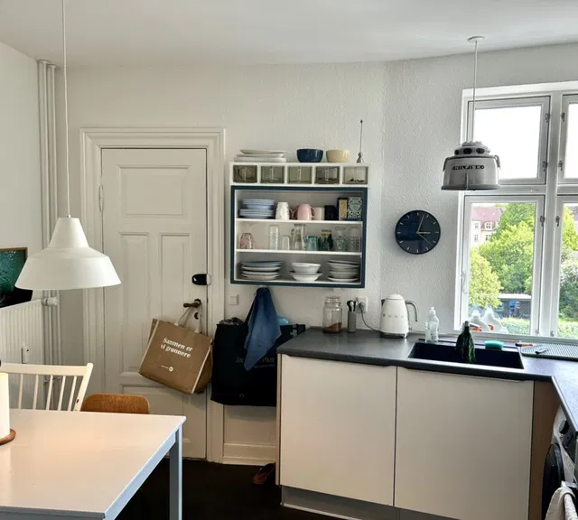 apartment Elegant 4-Room Apartment Suitable for Sharing