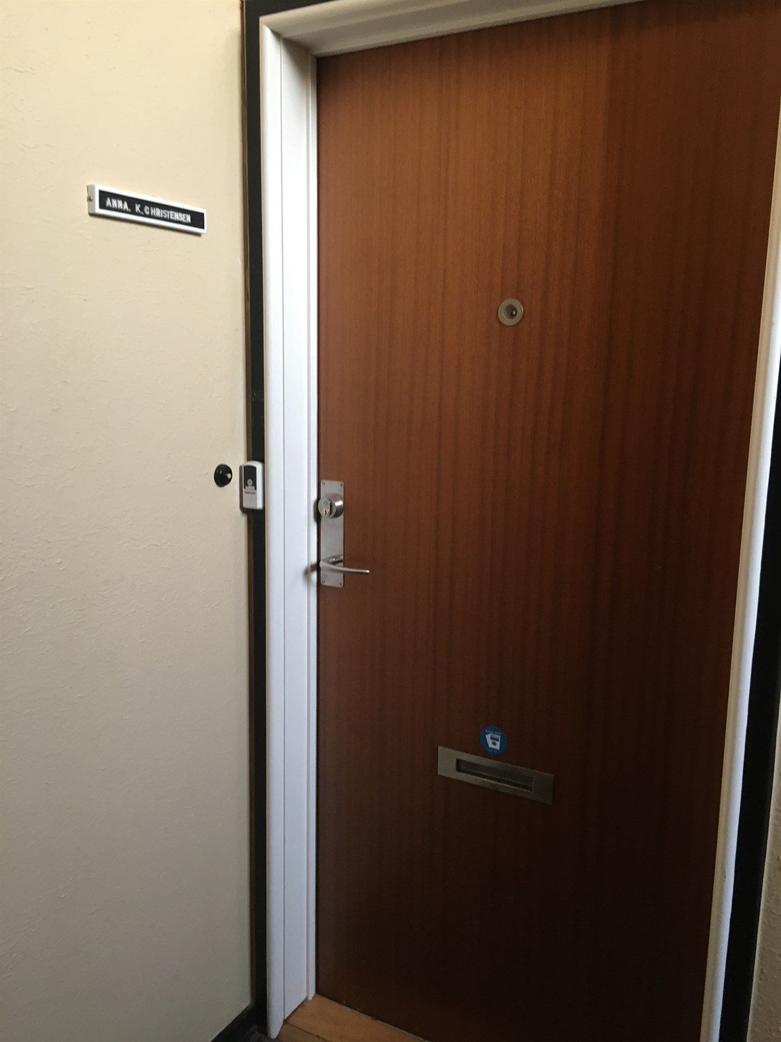 apartment Lys lejlighed med syd- og vestvendt altan