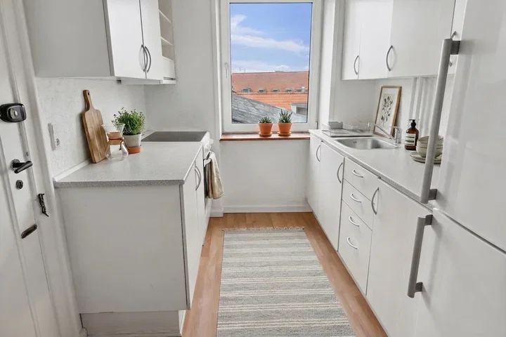 Dejlig stor og lys 3-værelses lejlighed med altan - Vesterbro, Aalborg - 0