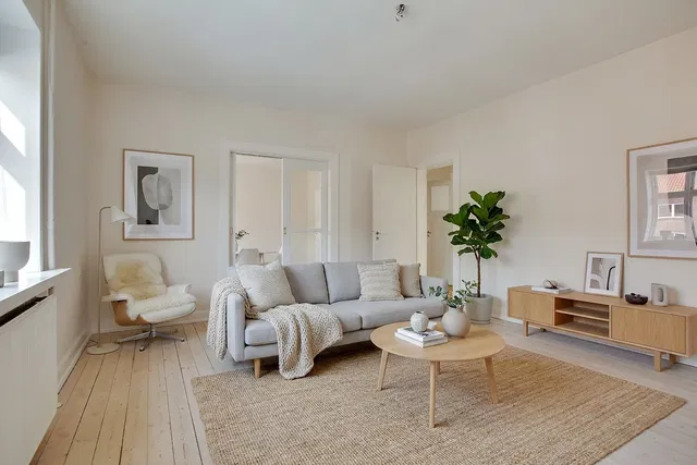 apartment Lovely Large and Bright 3-Room Apartment with Balcony