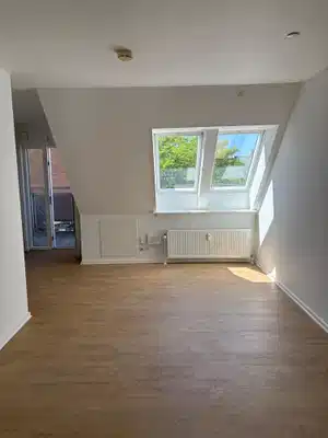 apartment Lys 2-værelses taglejlighed med nye gulve