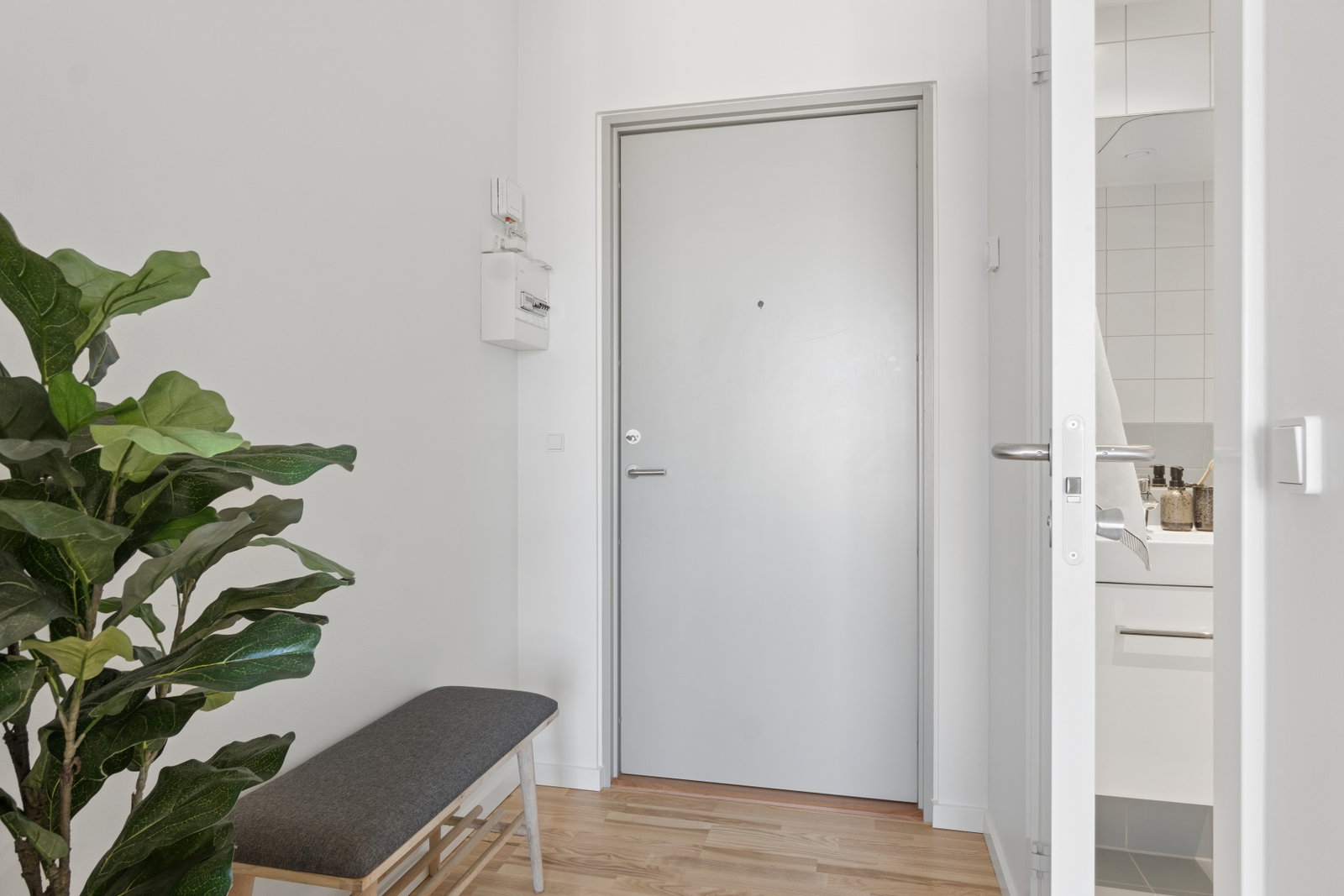 apartment 1-værelsesbolig med metro og natur tæt på