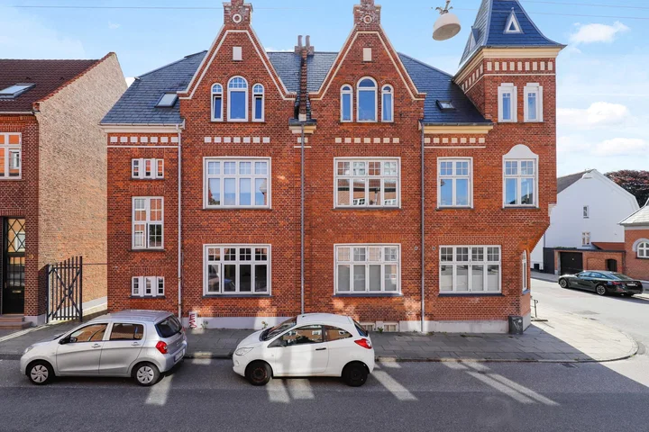 Charmerende 2-værelses på 65 m2 i klassisk rødstensejendom – separat bad og gæstetoilet - Spangsbjerggade, Esbjerg - 0