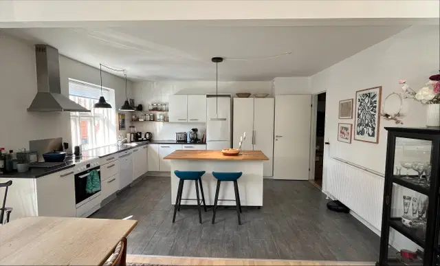 apartment Lys 4-værelses lejlighed med altan i Vejle