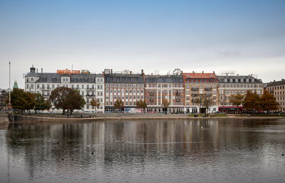 Renoveret taglejlighed med altan ved søerne - Sortedam Dossering, København N - 2