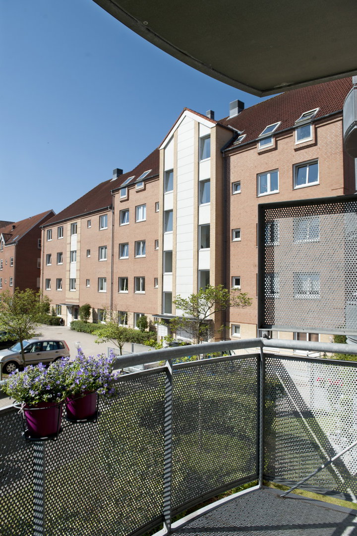 Renoveret 2-værelses bolig med stor altan i Øgadekvarteret - Solvangsvej, Aalborg - 0