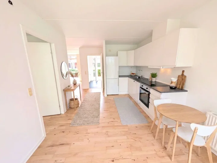 Stor 2ér med nyt lækkert HTH-køkken. Egen terrasse, Gratis parkering. - Myrdalstræde, Aalborg Øst - 0