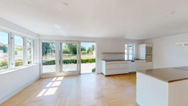 house Stor hesteejendom med villa og plads til 12 heste