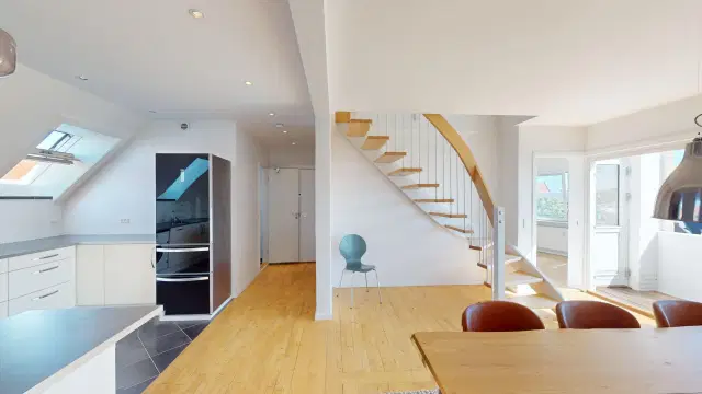 apartment Rummelig 99 m² lejlighed med 2 altaner på København Ø